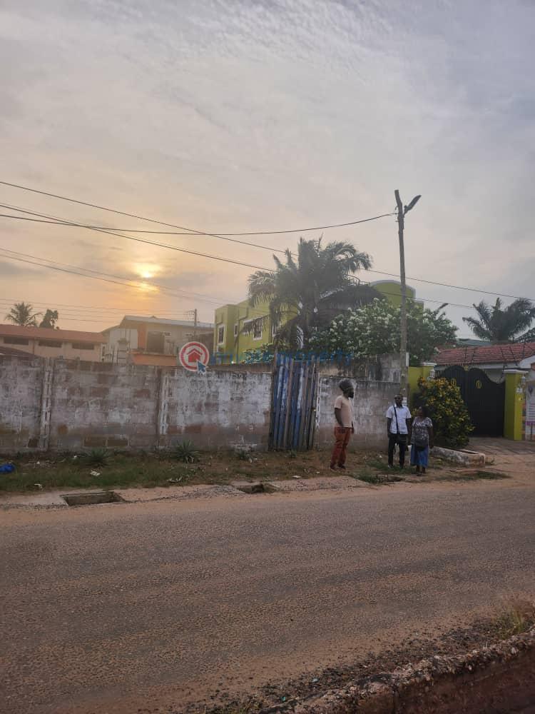 Land For Sale Nyaniba Estates Osu Road Accra - 0