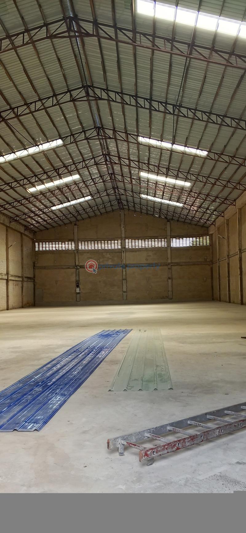 Warehouse For Rent Spintex Near Police Station. Spintex Road Accra - 3