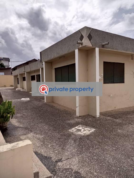 7 bedroom Detached Bungalow For Sale &nbsp;dansoman Ssnit Flat Accra Metropolitan  - 4