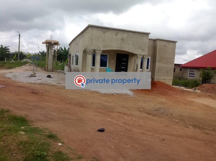 2 bedroom House For Sale kodie On Kumasi Offinso/ Techiman Road. Afigya