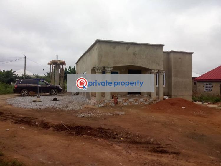 2 bedroom House For Sale kodie On Kumasi Offinso/ Techiman Road. Afigya
