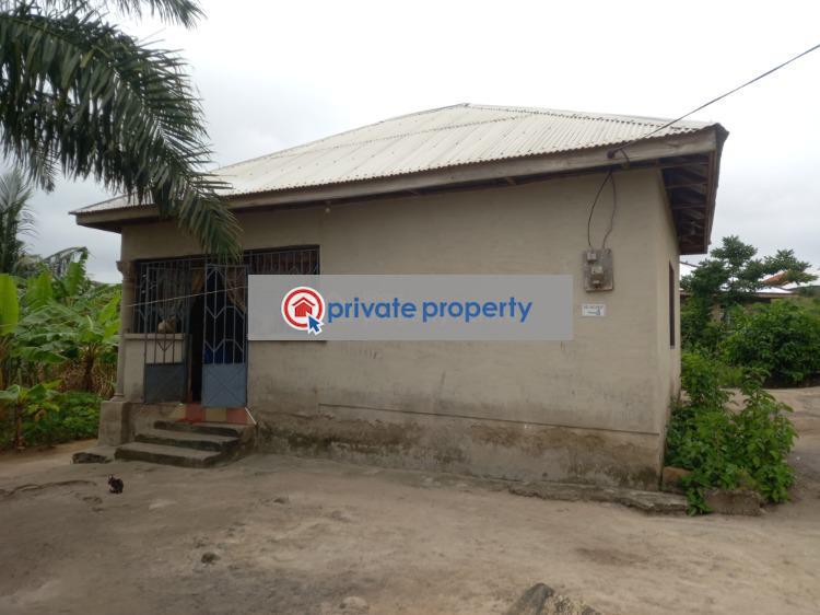 2 bedroom House For Sale &nbsp;asenua After Anwiaa Meduma. Kumasi Metropolitan Ashanti - 4