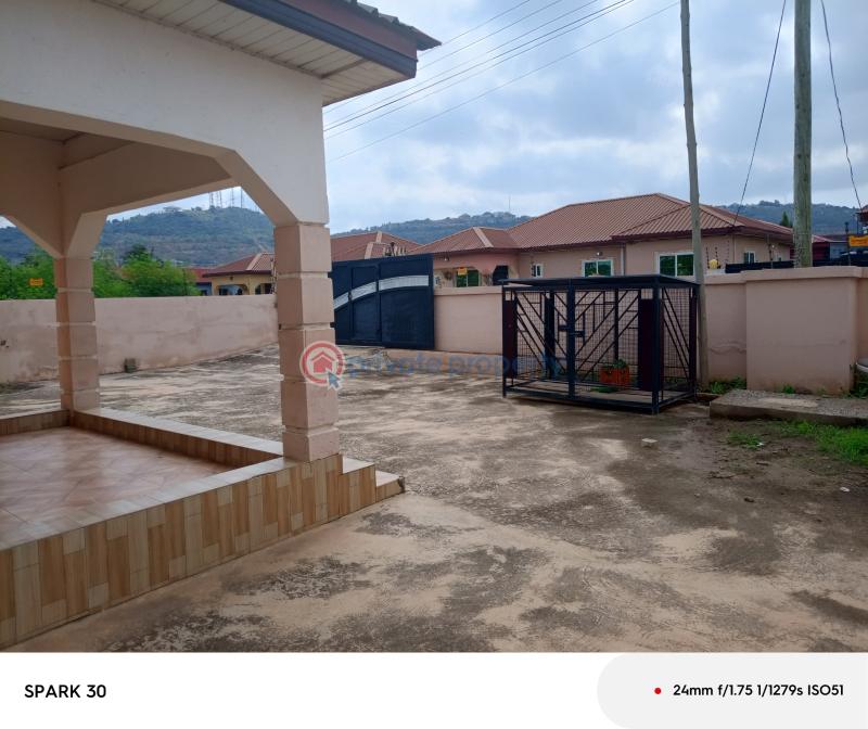 2 bedroom House For Rent Tuba McCarthy Hill Ga South Municipal Accra - 1