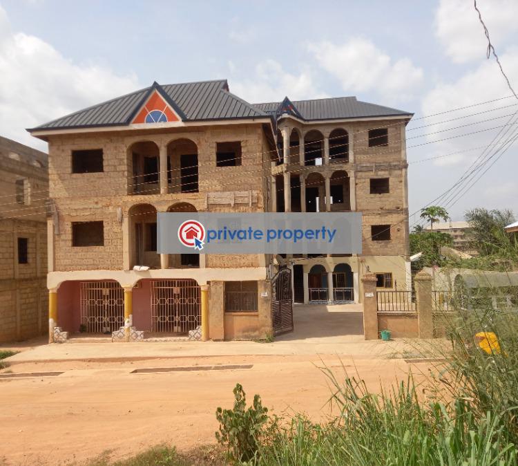 House For Sale &nbsp;kronum Near Suame Markro. Kumasi Metropolitan Ashanti - 1