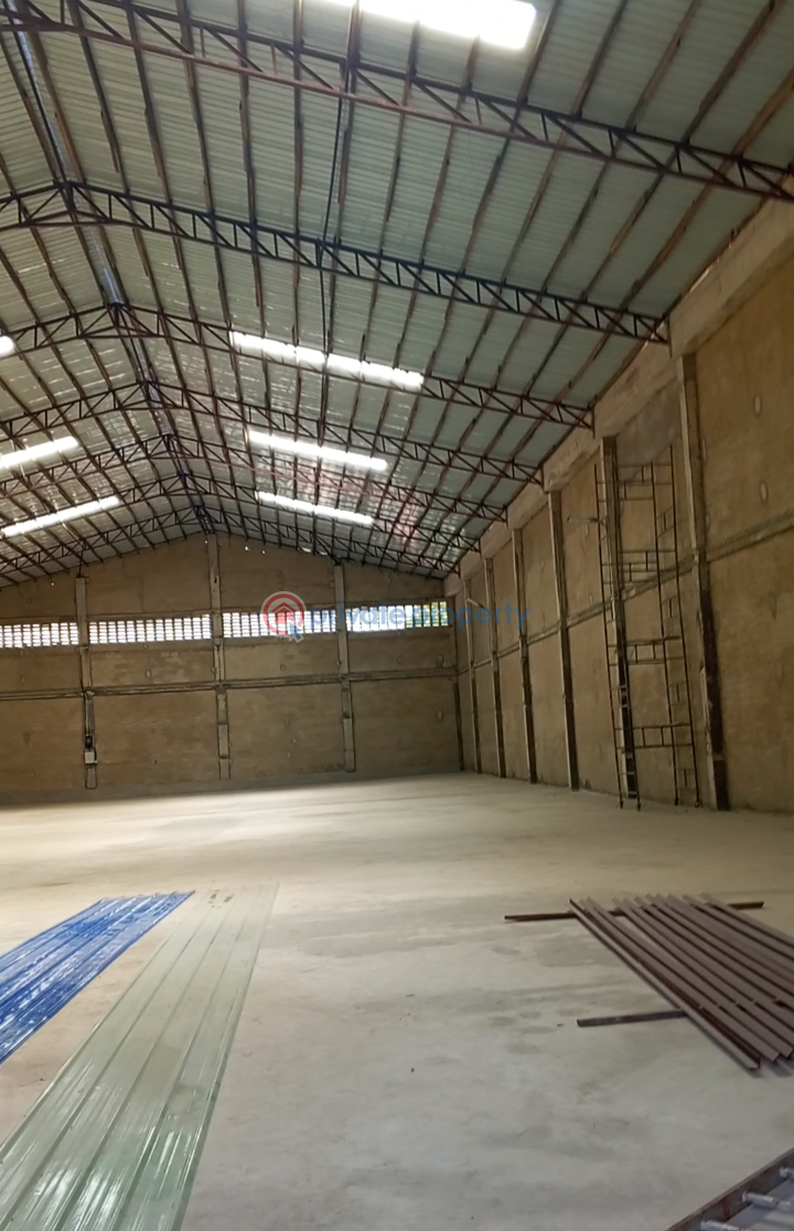 Warehouse For Rent Spintex Near The Police Station. Spintex Road Accra - 1