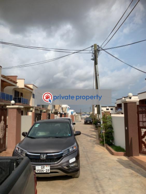 3 bedroom Semi detached Bungalow For Sale &nbsp;estate Oyarifa La Nkwantanang Madina Municipal Accra - 9