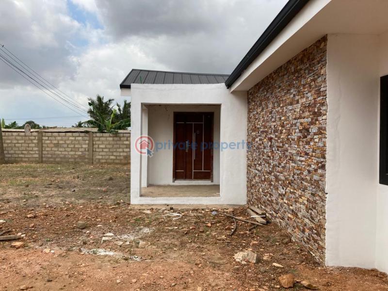 3 bedroom Detached Bungalow For Sale Adenta Amanfrom Adenta Municipal Accra - 2