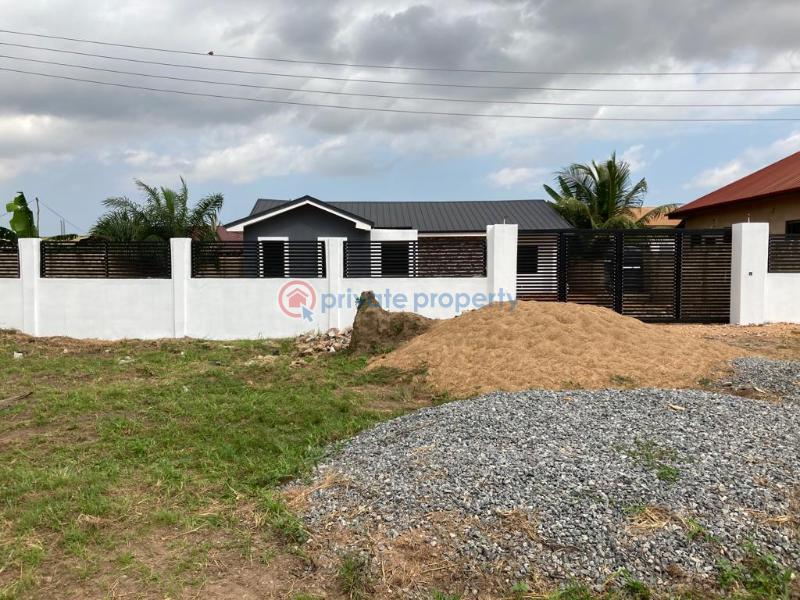 3 bedroom Detached Bungalow For Sale Adenta Amanfrom Adenta Municipal Accra - 5