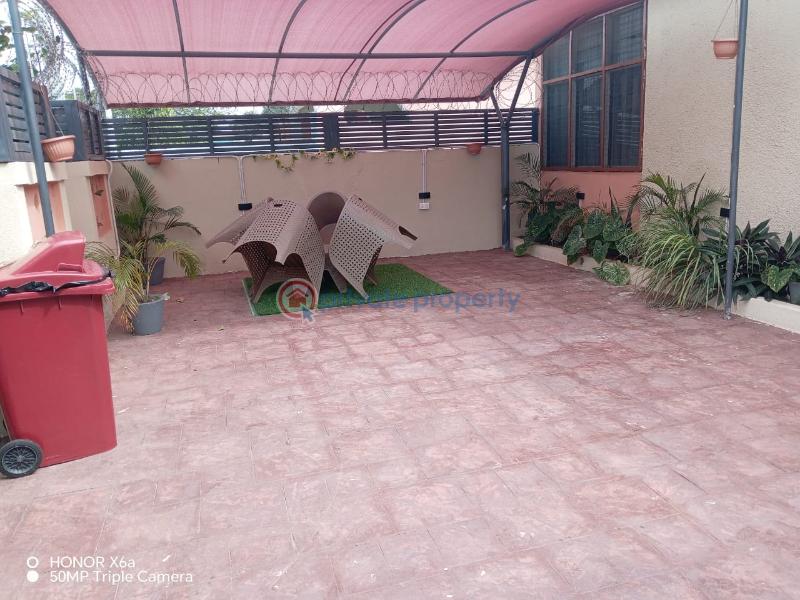 3 bedroom Semi detached Bungalow For Rent Sakumono Spintex Accra - 1