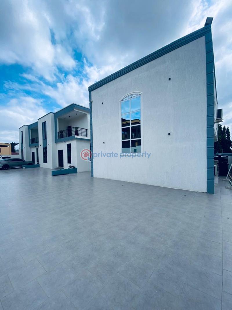 3 bedroom Townhouse For Rent Tantra Hills Near Lancaster University Close To The Achimota Mall Accra - 4