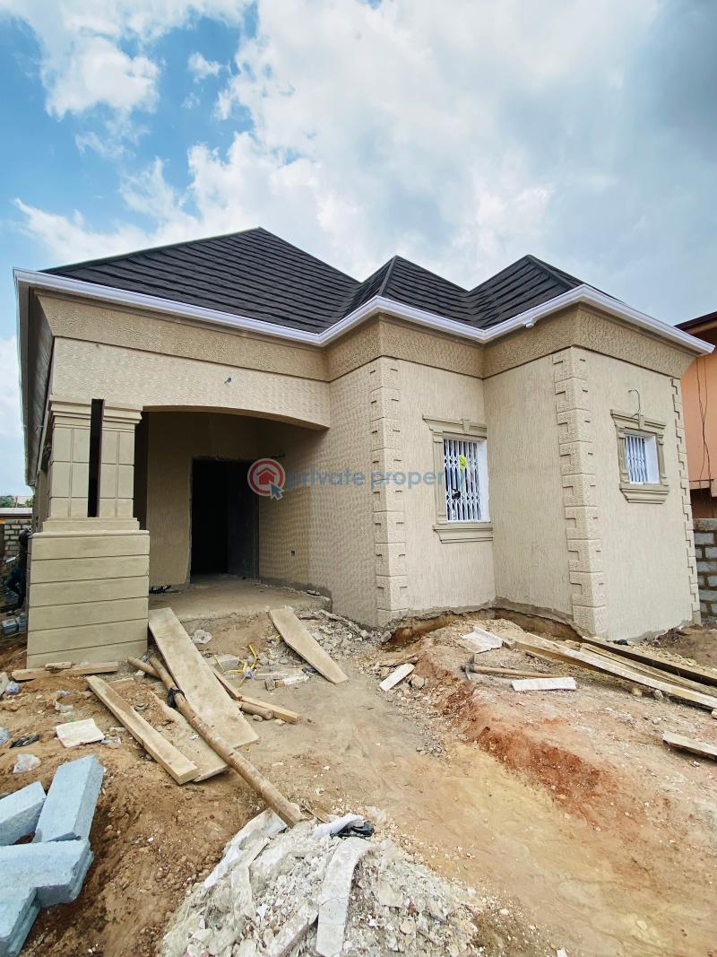 3 bedroom House For Sale Near Petroleum To Alhaji Main Road Parliament Pub Achimota Accra - 3