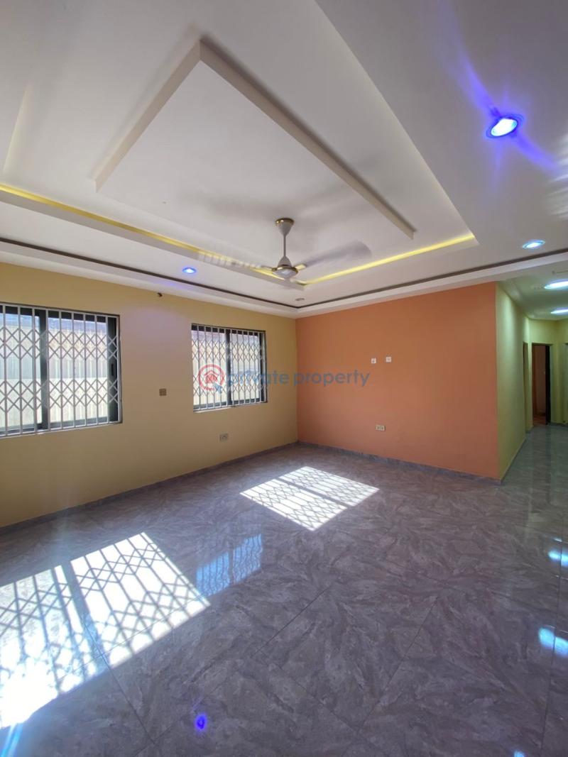 3 bedroom Detached Bungalow For Sale Madina Abokobi oyarifa Road La Nkwantanang Madina Municipal Accra - 5