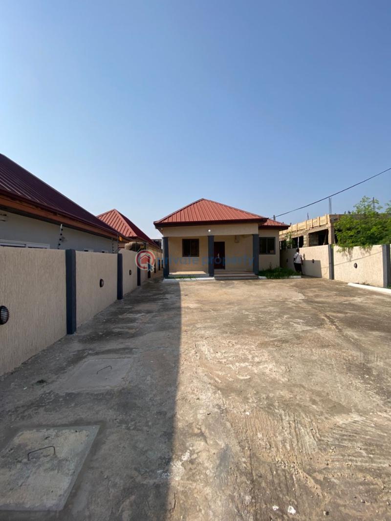 3 bedroom Detached Bungalow For Sale Madina Abokobi oyarifa Road La Nkwantanang Madina Municipal Accra - 4