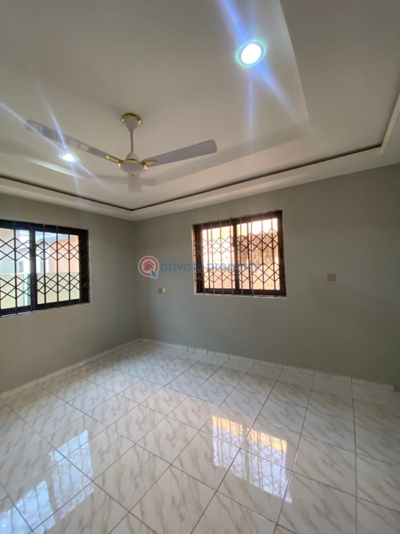 3 bedroom Detached Bungalow For Sale Madina Abokobi oyarifa Road La Nkwantanang Madina Municipal Accra - 3