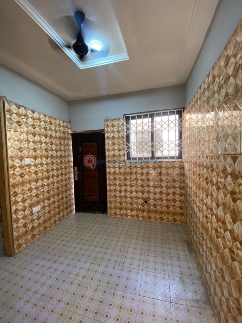 3 bedroom Detached Bungalow For Sale Madina Abokobi oyarifa Road La Nkwantanang Madina Municipal Accra - 8