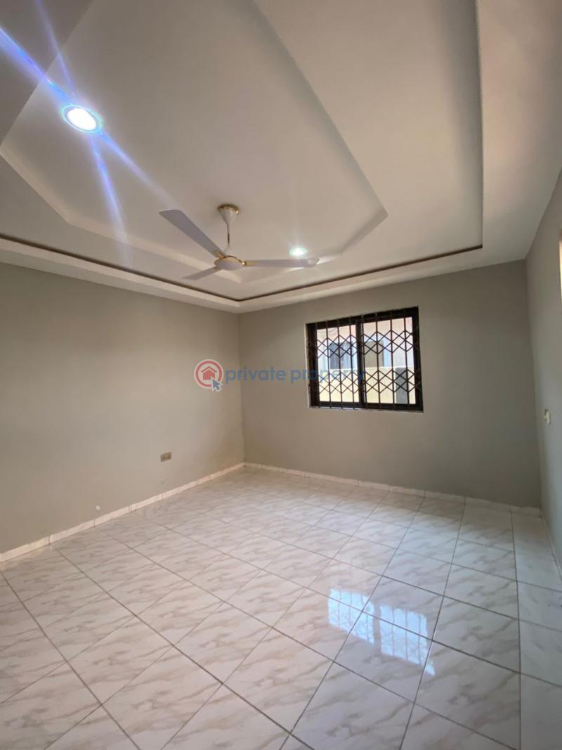 3 bedroom Detached Bungalow For Sale Madina Abokobi oyarifa Road La Nkwantanang Madina Municipal Accra - 9