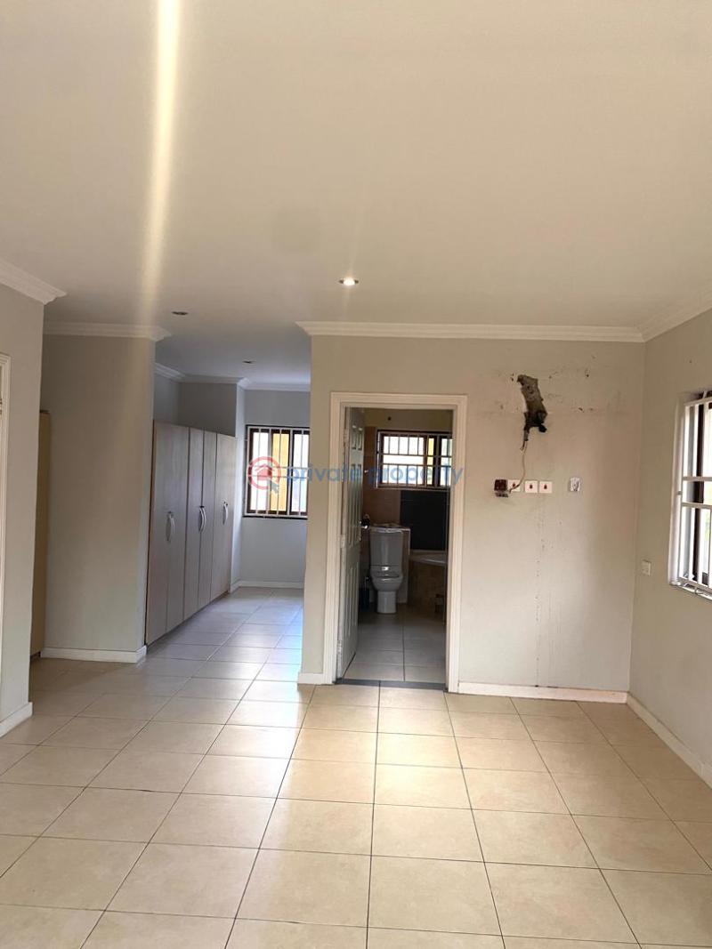 3 bedroom House For Rent Cfc Estate Achimota Accra - 4