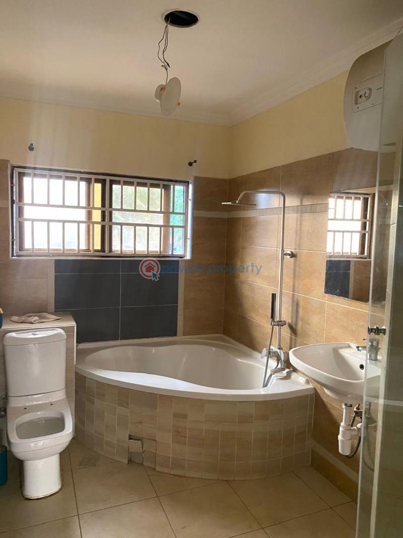 3 bedroom House For Rent Cfc Estate Achimota Accra - 3
