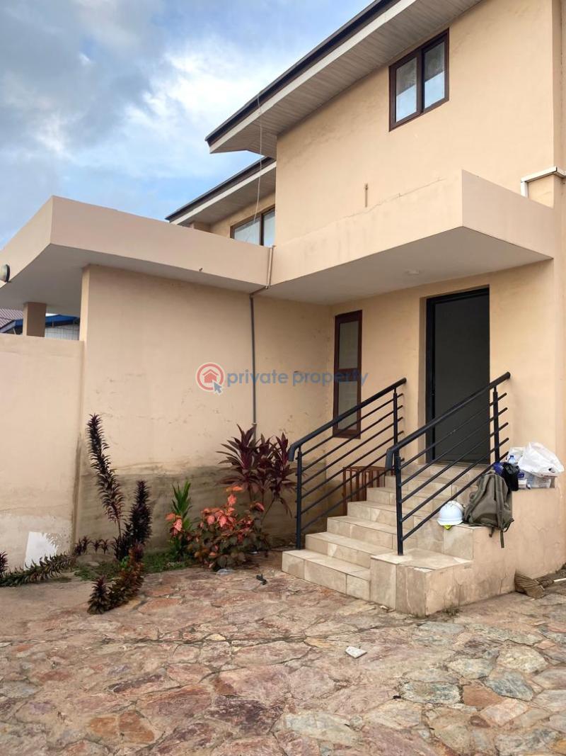 3 bedroom House For Rent Cfc Estate Achimota Accra - 0