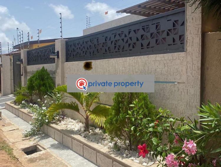 3 bedroom Semi detached Bungalow For Sale &nbsp;ntc Sakumono Tema Accra - 1
