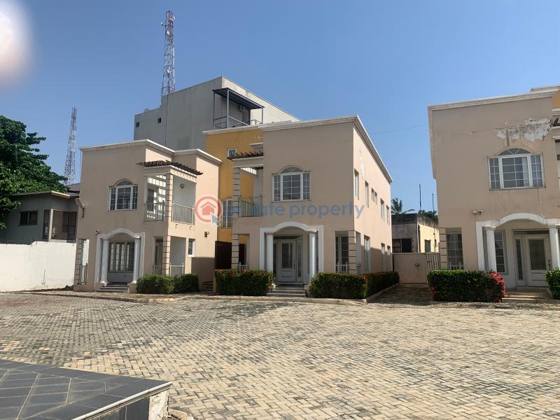 3 bedroom Townhouse For Sale North Ridge Roman Ridge Accra - 14
