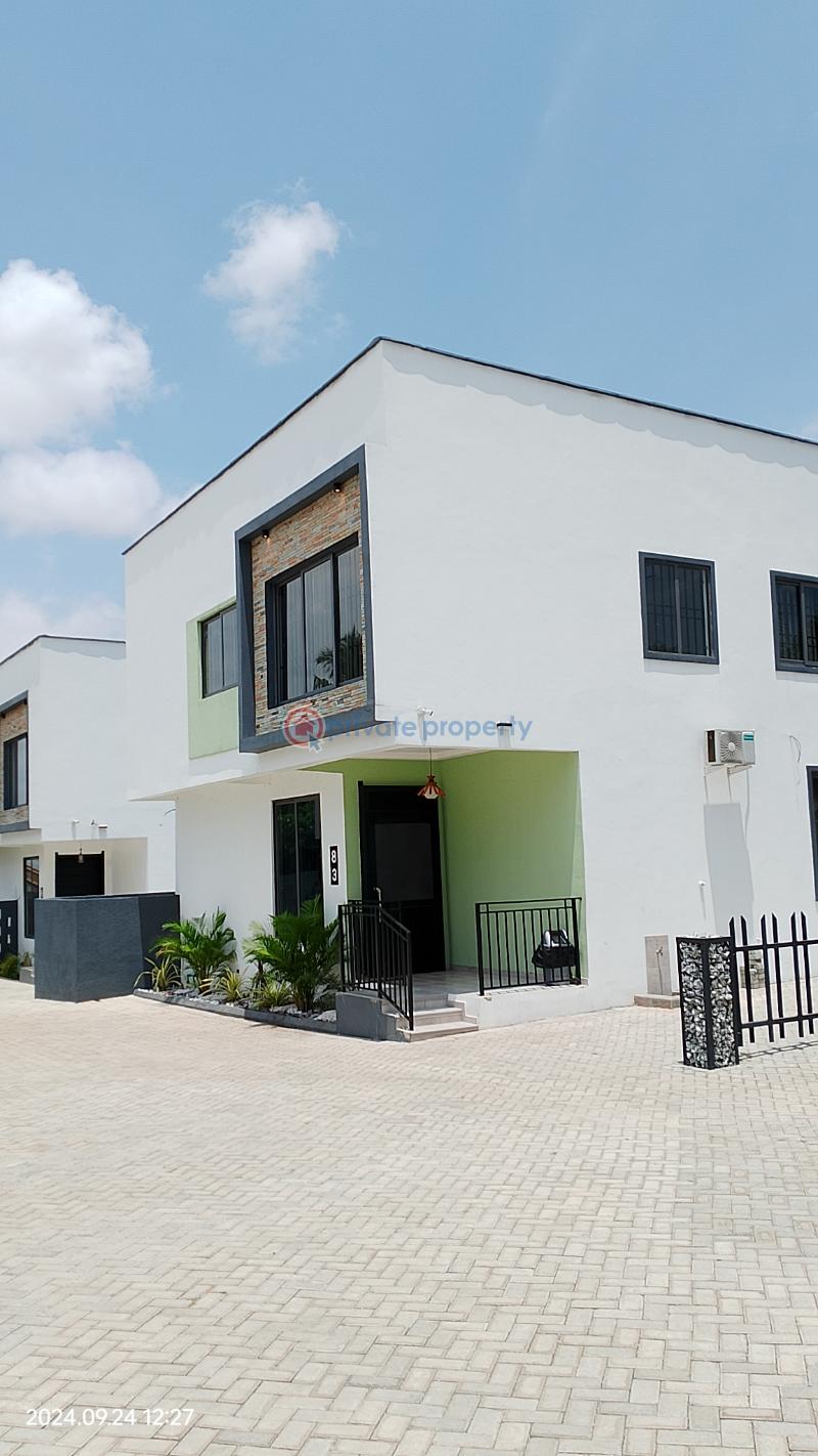3 bedroom Townhouse For Rent North Hospital 🏥🏥🏥 Area Opposite The Police Station North Legon Accra - 0