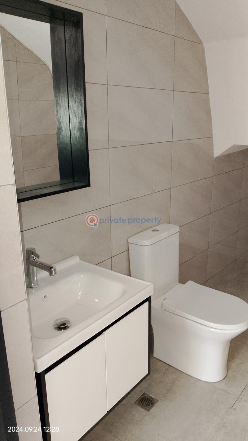 3 bedroom Townhouse For Rent North Hospital 🏥🏥🏥 Area Opposite The Police Station North Legon Accra - 9