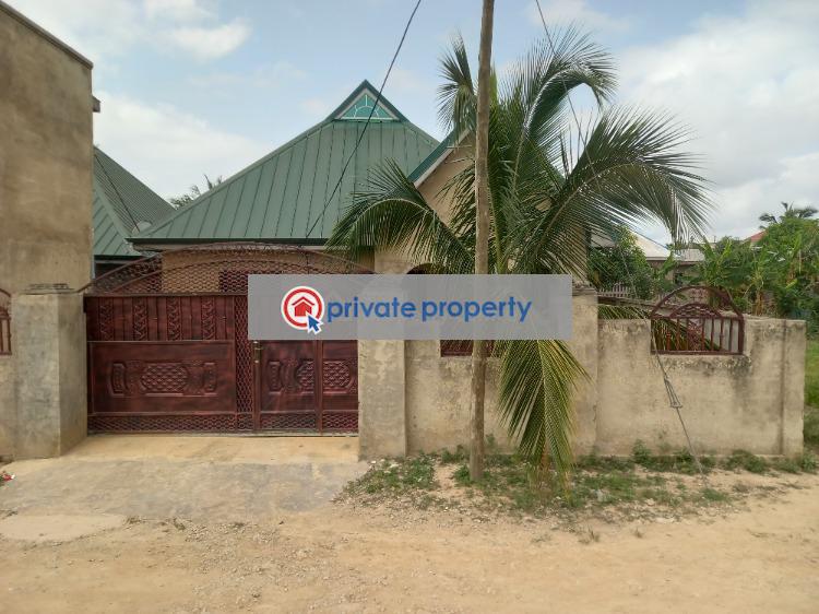 3 bedroom House For Sale &nbsp;atonsu Aprabo. Kumasi Metropolitan Ashanti - 1