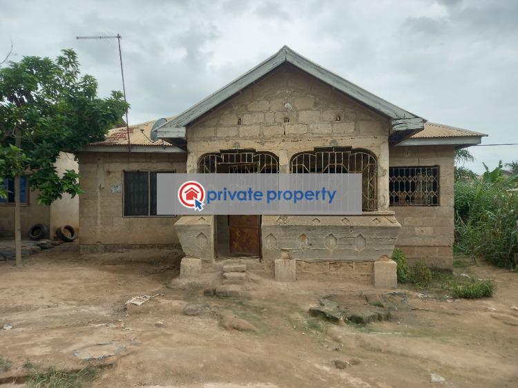 3 bedroom House For Sale &nbsp;fawoade, Near Meduma Mampongteng. Kumasi Metropolitan Ashanti - 3
