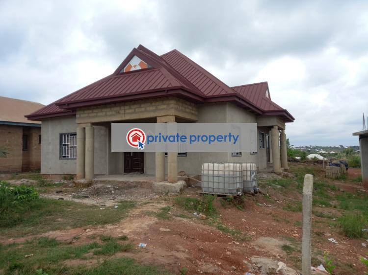3 bedroom House For Sale &nbsp;trede on Santasi Road. Kumasi Metropolitan Ashanti - 1