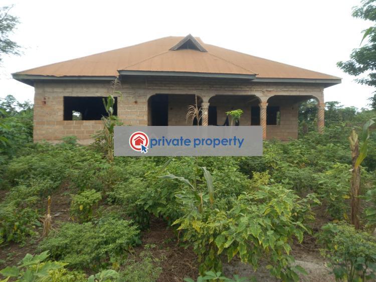 3 bedroom House For Sale  kyekyewre On Anwiankwanta Obuasi Road. Bekwai Municipal Ashanti - 0