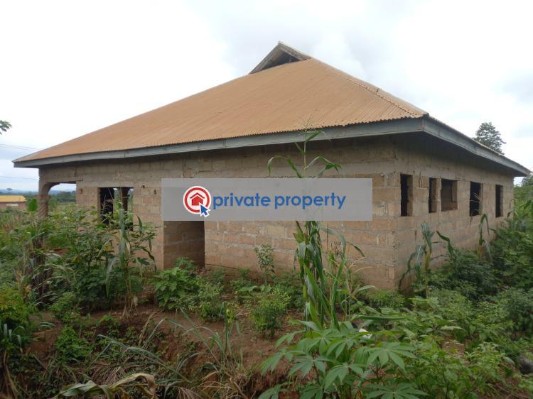 3 bedroom House For Sale &nbsp;kyekyewre On Anwiankwanta Obuasi Road. Bekwai Municipal Ashanti - 3