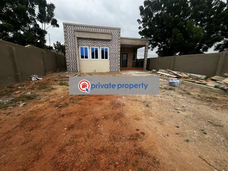 3 bedroom Detached Bungalow For Sale &nbsp;oyarifa La Nkwantanang Madina Municipal Accra - 2