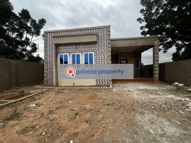 3 bedroom Detached Bungalow For Sale &nbsp;oyarifa La Nkwantanang Madina Municipal Accra - 1