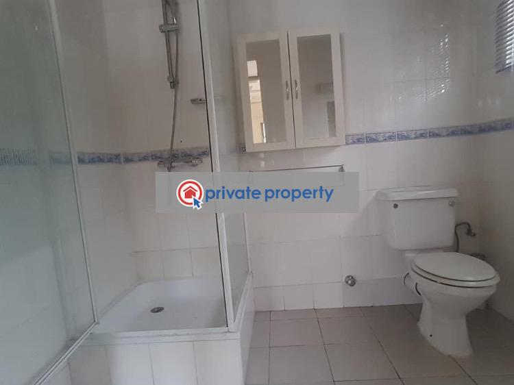 3 bedroom Semi detached Duplex For Sale North Ridge Accra - 10