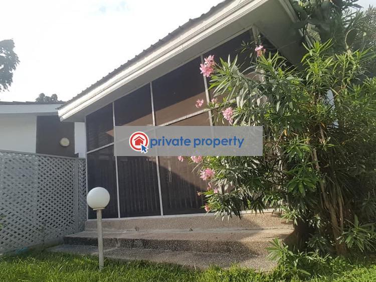 3 bedroom Semi detached Duplex For Sale North Ridge Accra - 4