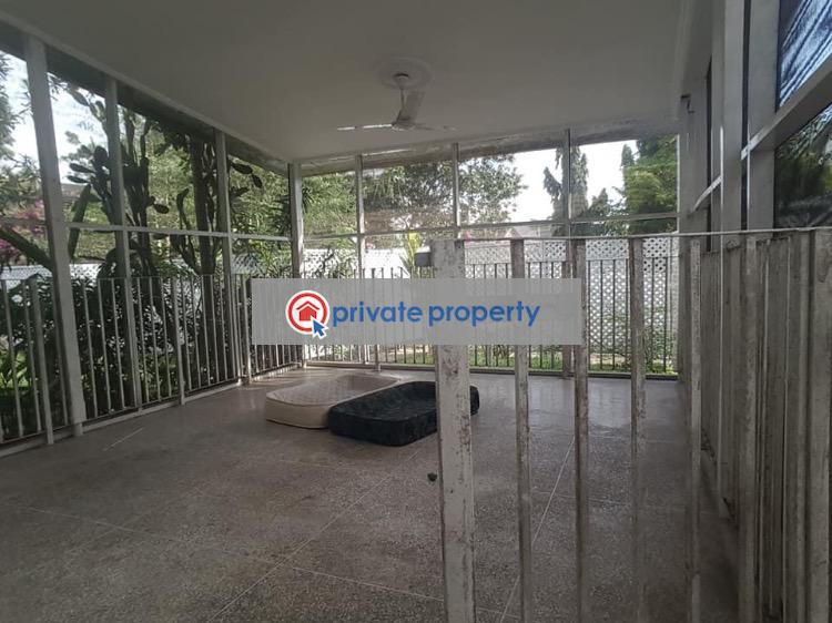 3 bedroom Semi detached Duplex For Sale North Ridge Accra - 7
