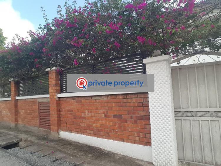 3 bedroom Semi detached Duplex For Sale North Ridge Accra - 3