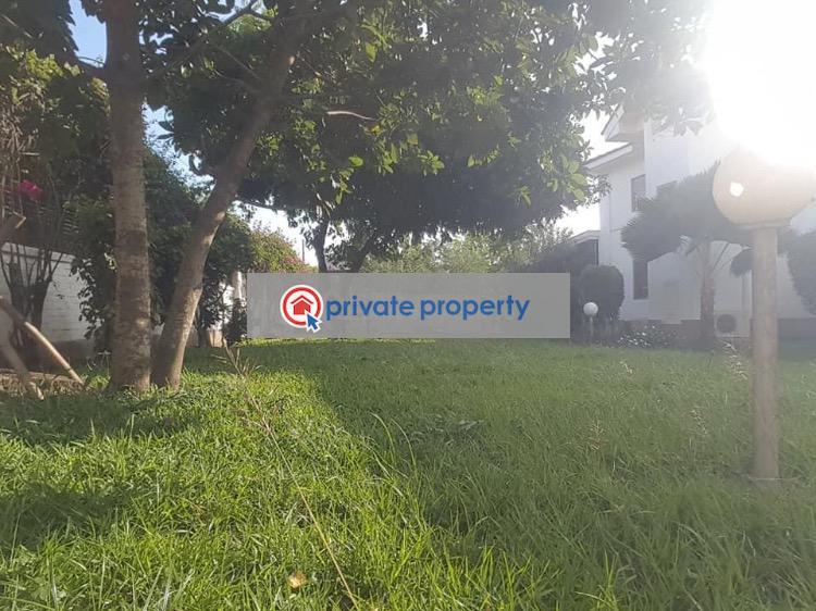 3 bedroom Semi detached Duplex For Sale North Ridge Accra - 19