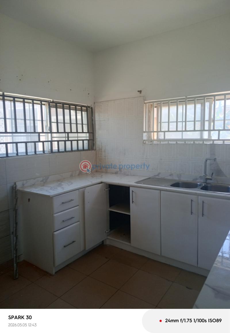 3 bedroom Apartment For Rent The Browns Realtor ,osu Oxford Street, Around The Beijing Clinic Osu Accra - 7