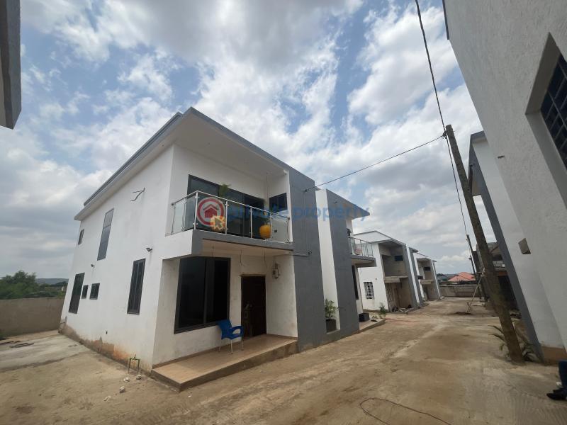 3 bedroom Townhouse For Sale Ayi Mensah Oyarifa La Nkwantanang Madina Municipal Accra - 1