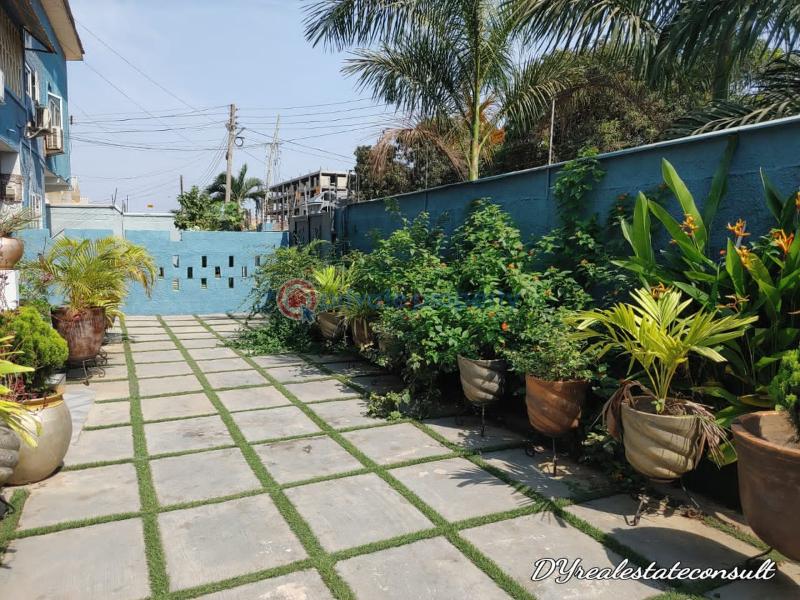 3 bedroom Apartment Short let Labone Nyaniba East La La Dade Kotopon Municipal Accra - 1