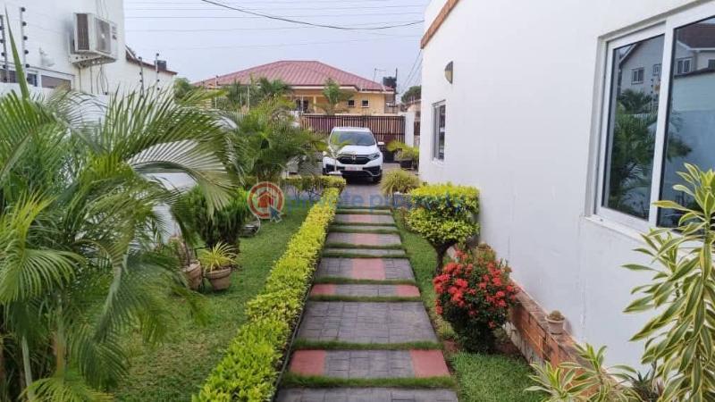 3 bedroom House For Sale Cfc Estate Achimota Accra - 2