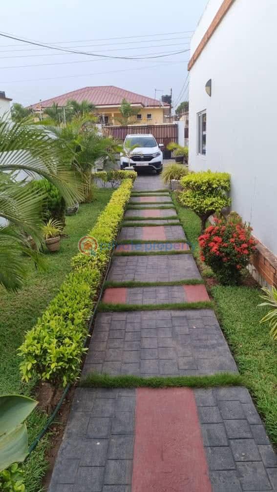 3 bedroom House For Sale Cfc Estate Achimota Accra - 3