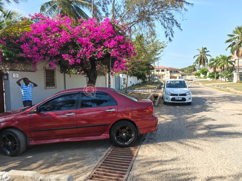 3 bedroom House For Rent Osu Road Accra - 4