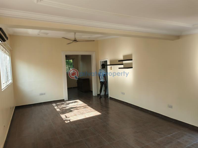 3 bedroom House For Rent Osu Road Accra - 6