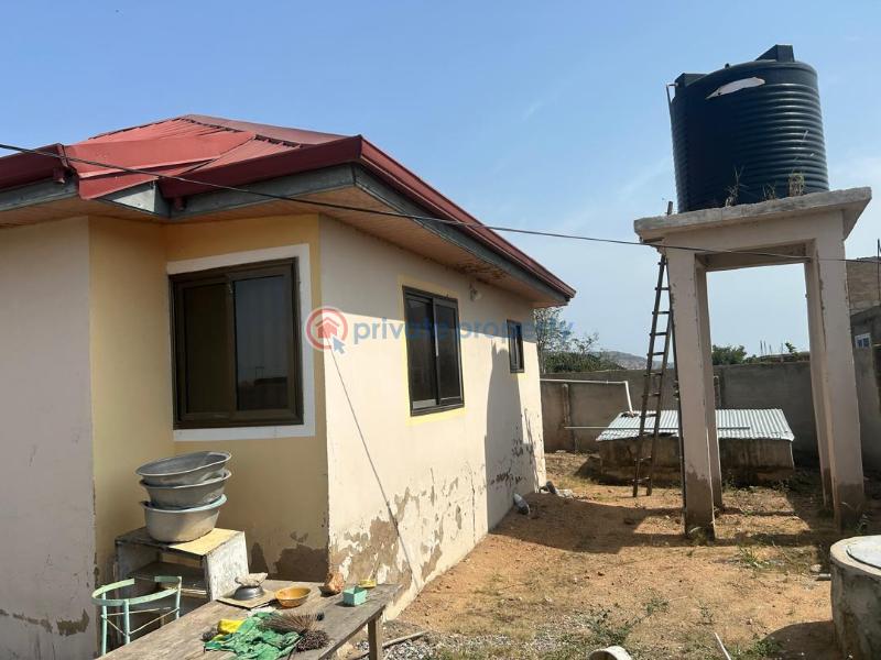 6 bedroom House For Sale Ngleshie Amanfrom, Tomefa McCarthy Hill Ga South Municipal Accra - 3