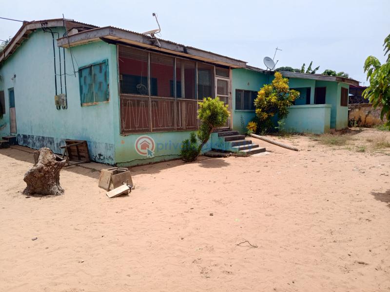 4 bedroom Detached Bungalow For Sale Datus Near Seven Great Dansoman Accra - 4