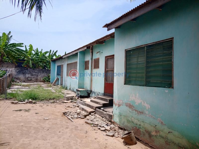 4 bedroom Detached Bungalow For Sale Datus Near Seven Great Dansoman Accra - 1
