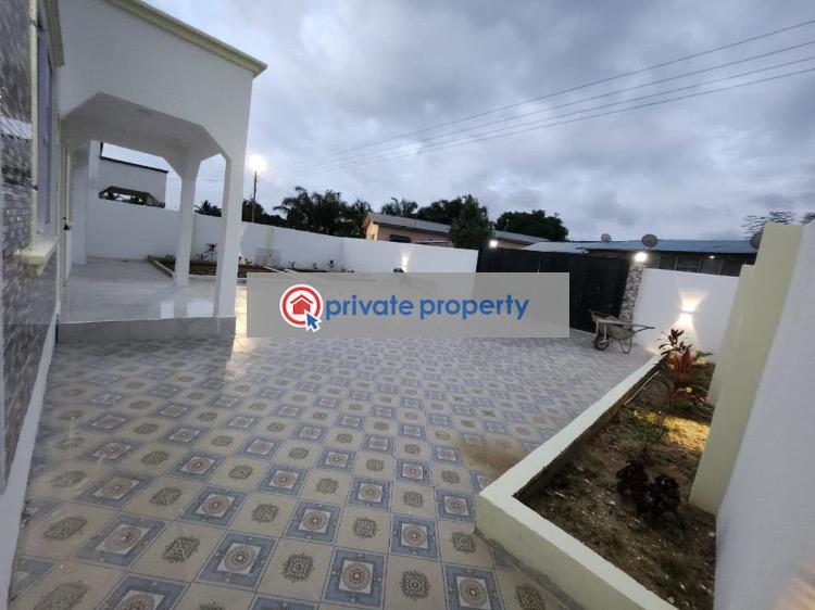 4 bedroom Detached Bungalow For Sale &nbsp;kasoa Opeakuma Kasoa Awutu-Senya East Central Region - 1